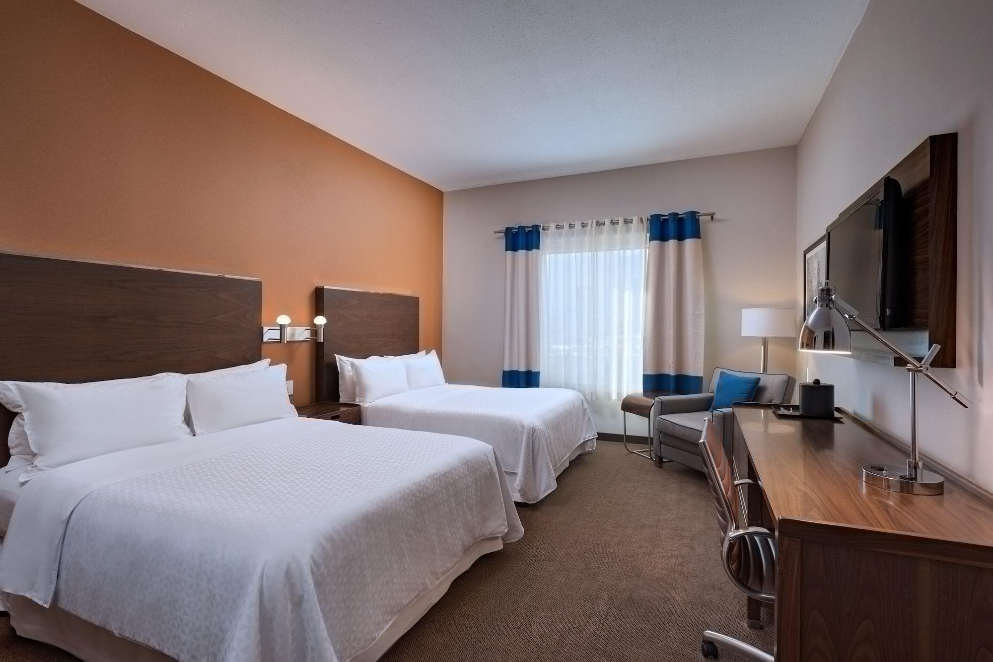 Four Points By Sheraton Galerias Монтеррей Экстерьер фото A typical guest room at an extended stay hotel