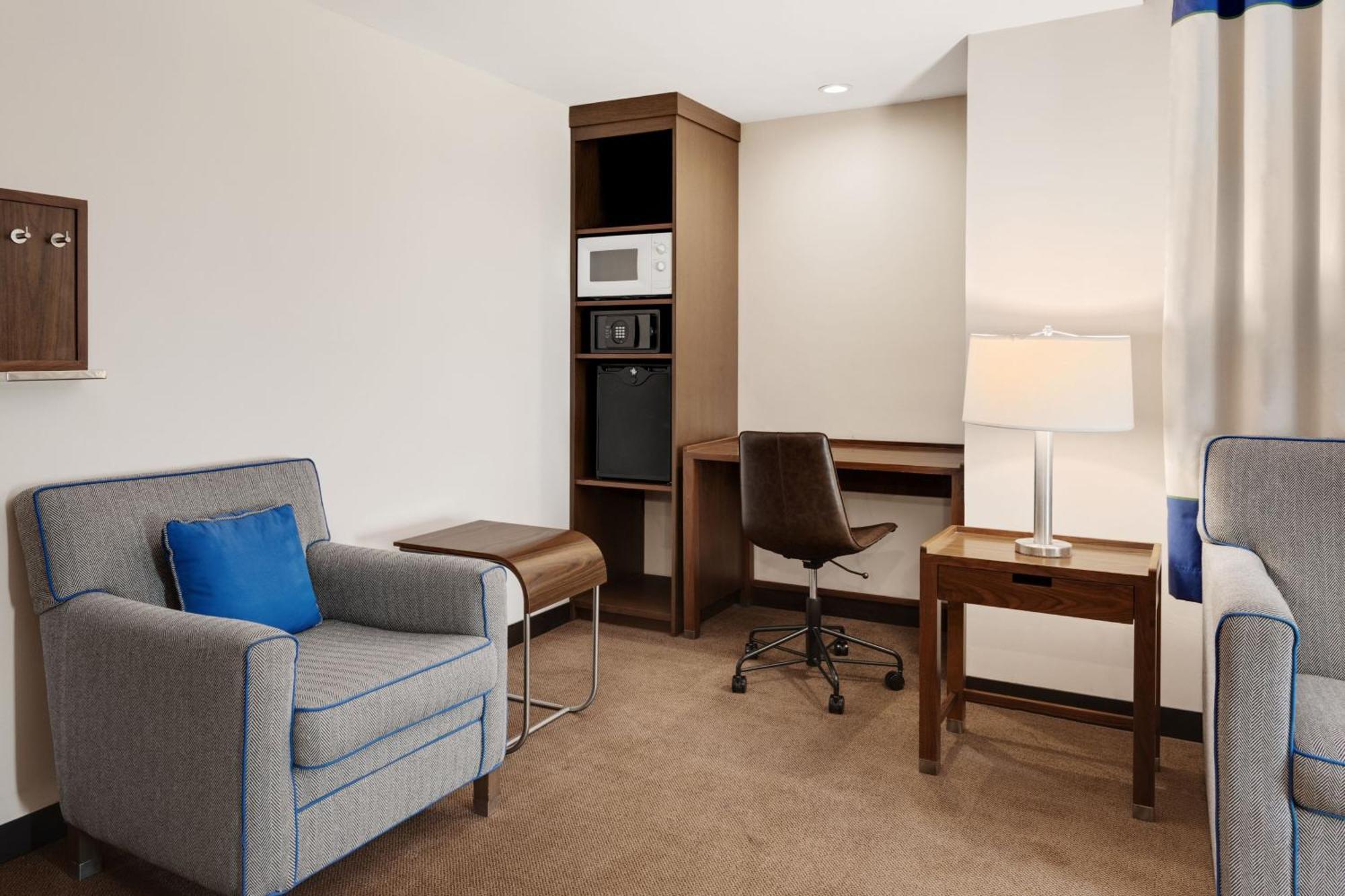 Four Points By Sheraton Galerias Монтеррей Экстерьер фото Living area