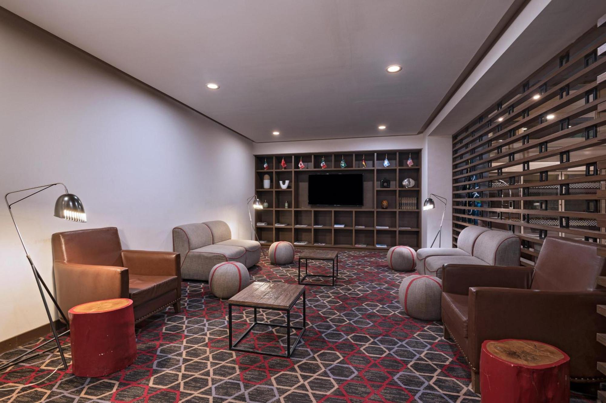 Four Points By Sheraton Galerias Монтеррей Экстерьер фото Library